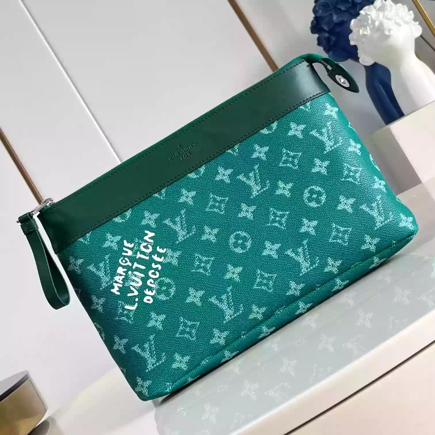 POCHETTE VOYAGE SOUPLE GREEN MONOGRAM ECLIPSE M12665 - LW405 DISCOVERY BACKPACK PM SKY BLUE MONOGRAM CANVAS