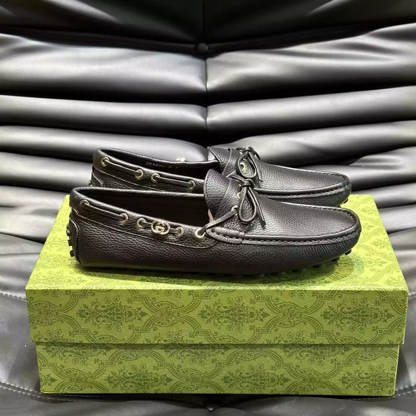 MEN'S DRIVER WITH INTERLOCKING G IN BLACK - GL102