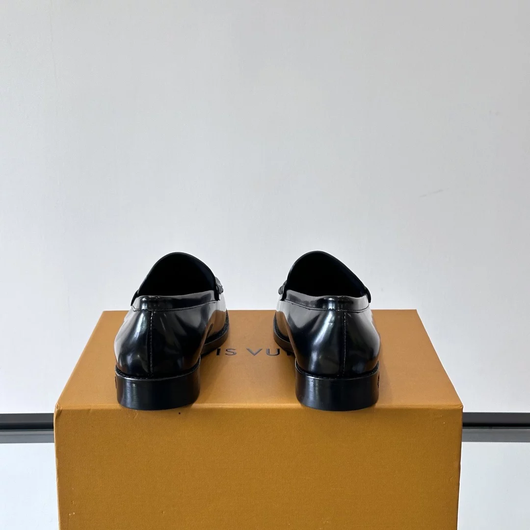 PATENT LEATHER LOAFERS IN BLACK - VL055