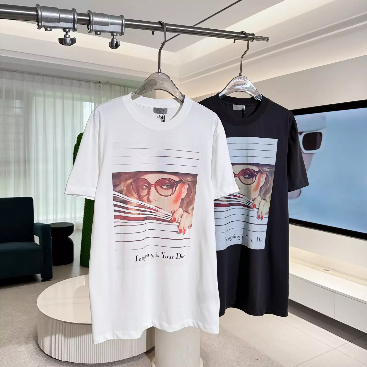 DIOR HERITAGE PRINTED T-SHIRT, REGULAR FIT WHITE STONEWASHED COTTON JERSEY - DOT037