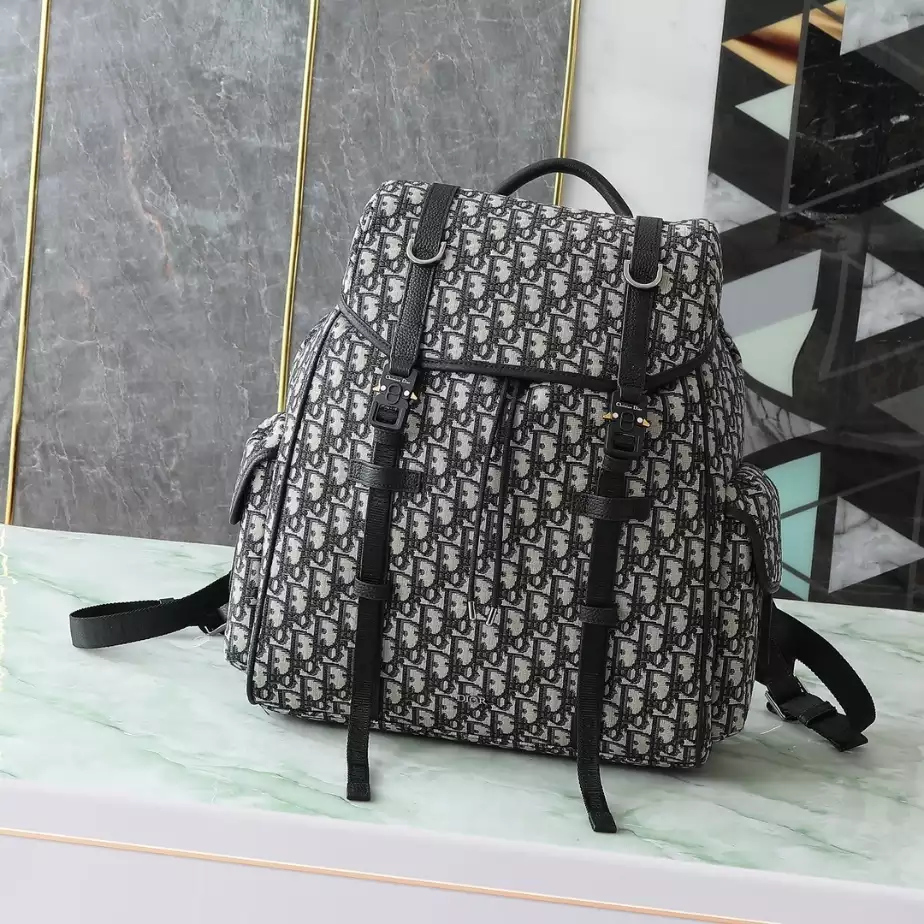DIOR HIT THE ROAD BACKPACK WITH FLAP - DIO053