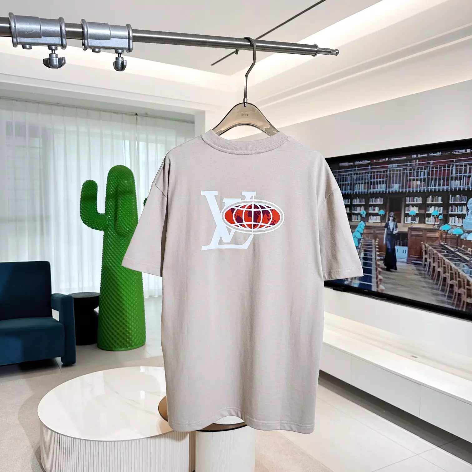 EMBELLISHED GRAPHIC COTTON T-SHIRT IN BROWN - LVTS135 Damier Jacquard Short-Sleeved Crewneck - LVTS089