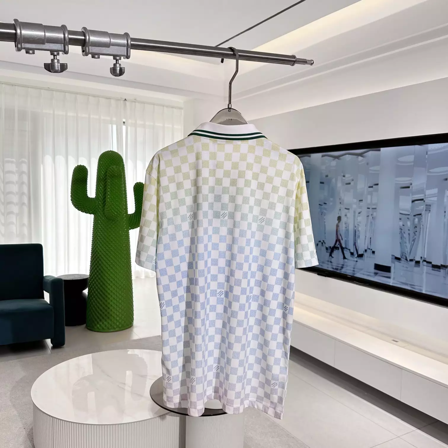 GRADIENT POLOSHIRT IN MULTICOLOR - LVTS139 Damier Jacquard Short-Sleeved Crewneck - LVTS089