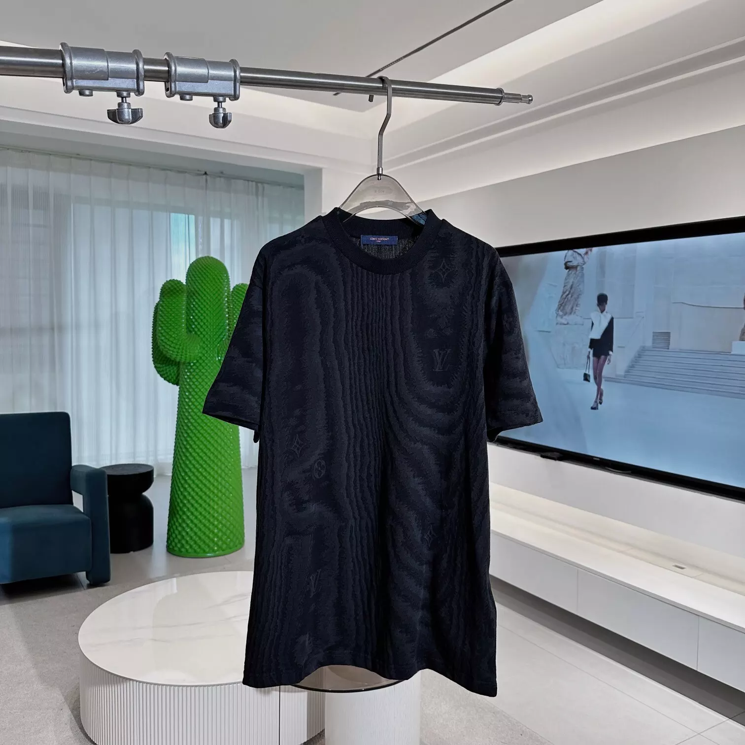 JERSEY JACQUARD T-SHIRT IN BLACK - LVTS100 Damier Jacquard Short-Sleeved Crewneck - LVTS089