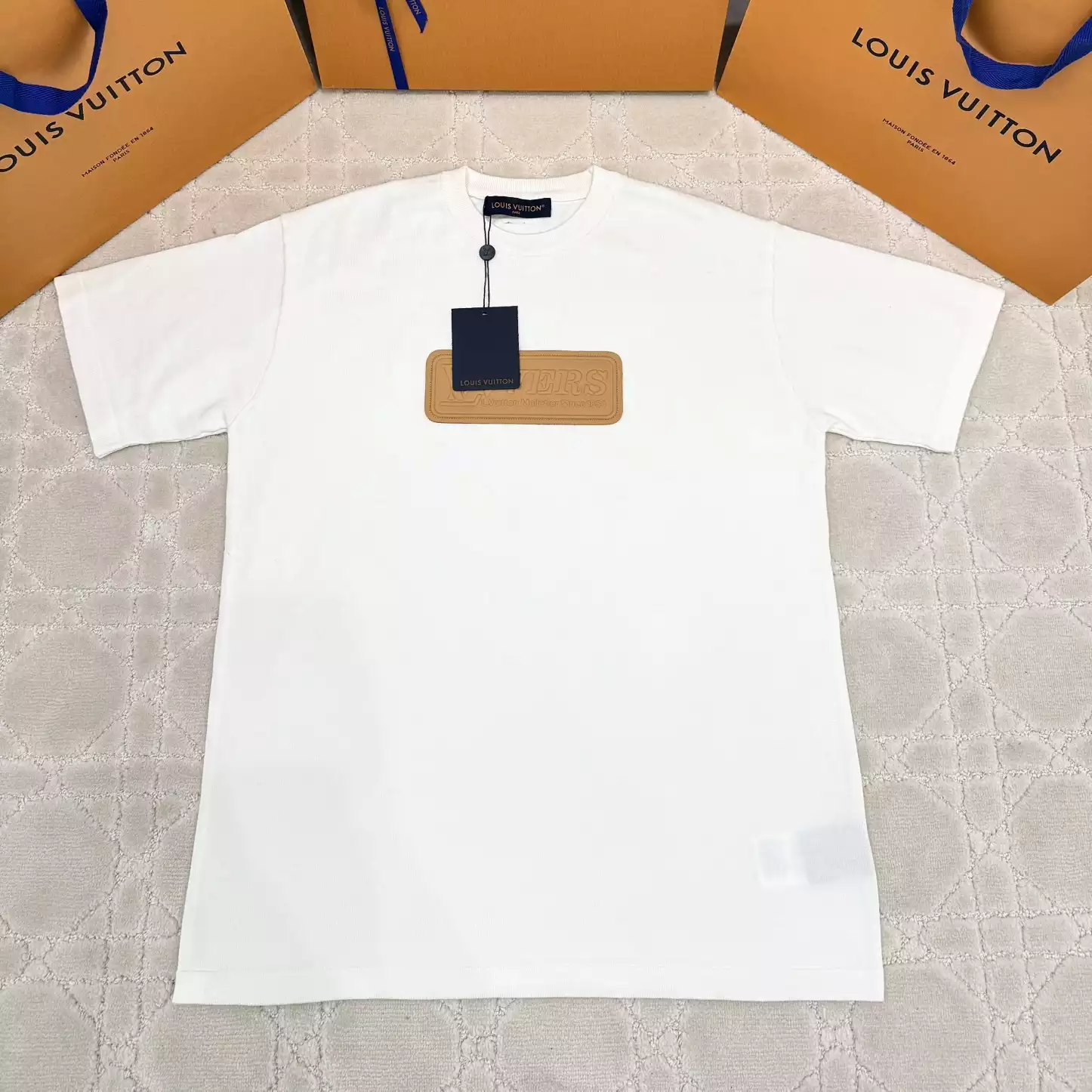 VVN PATCH SHORT-SLEEVED COTTON CREWNECK IN WHITE - LVTS093 Damier Jacquard Short-Sleeved Crewneck - LVTS089