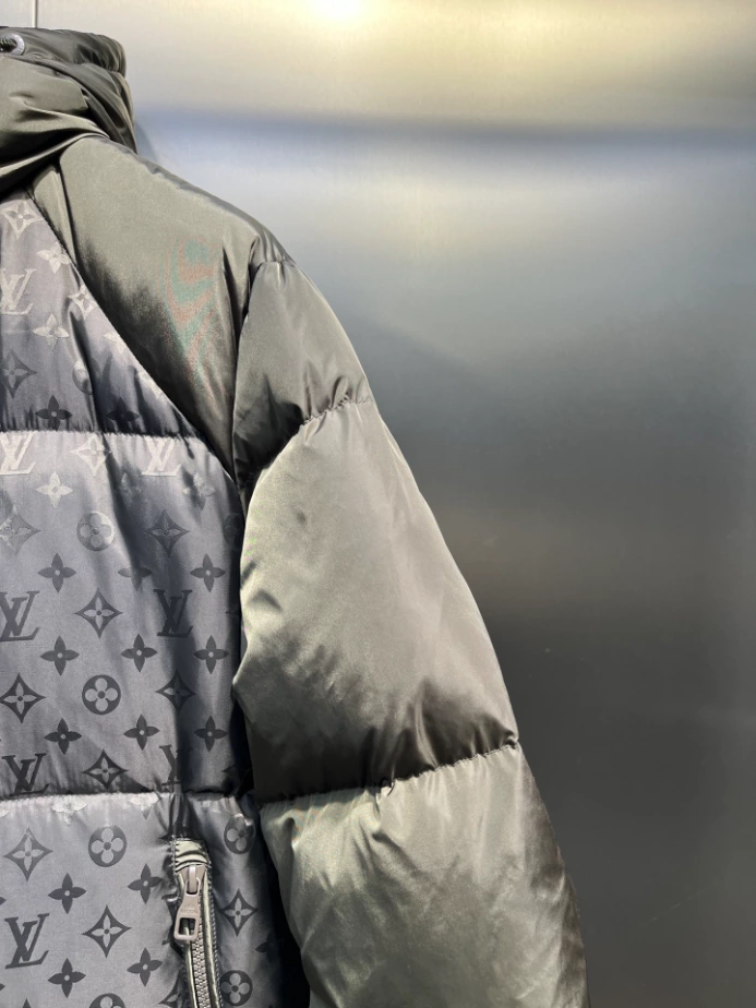 Louis Vuitton Coat - LVC050