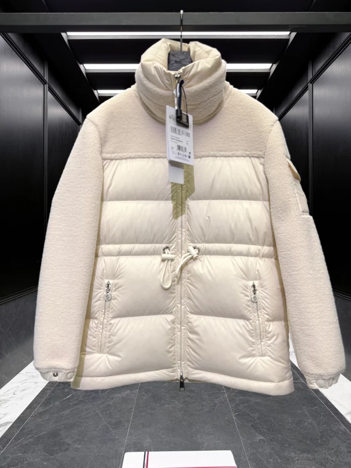 MONCLER Short Down Black Coat - MC147